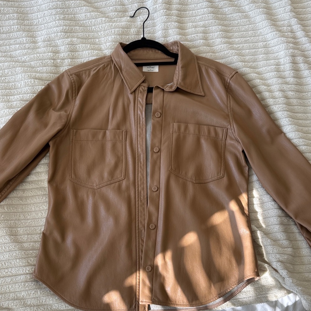 Aritzia Wilfred Ganna Vegan Leather Shirt Jacket in Rosy Brown
